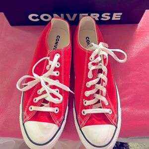 Converse Women’s Size 11 Pink